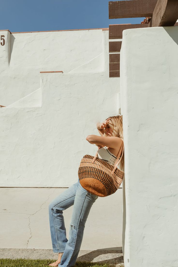 Medium Brown Stripes Sisal Basket Bag – JennaBeeHandmade Sisal Basket, Basket Bags, Basket Weaver, Everyday Purse, Natural Sisal, Hand Dyed Fabric, Clare V., Swimming Bag, Flea Markets