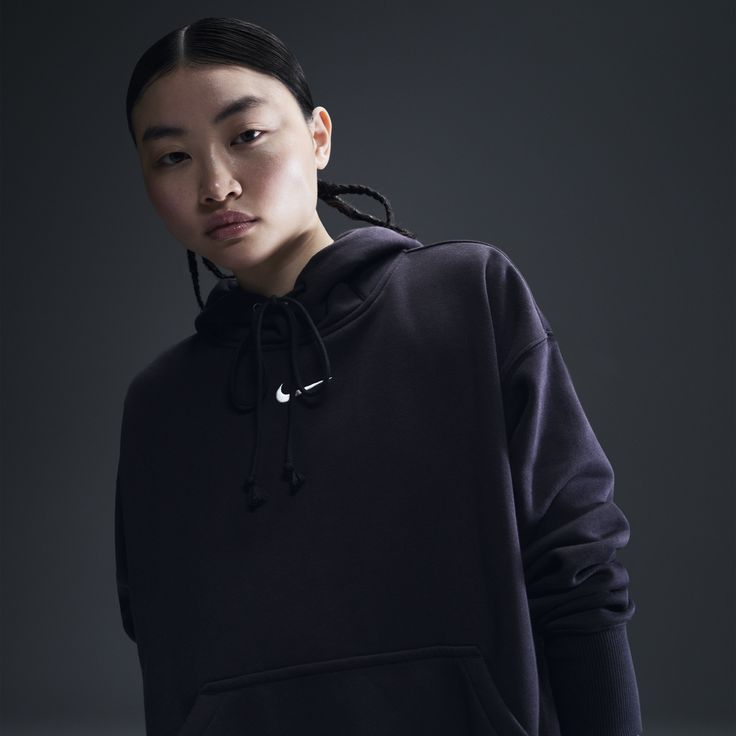 Grounded in style, comfort and versatility, meet our take on luxury loungewear. This classic hoodie helps you stay cozy all day long, thanks to midweight fleece that feels soft yet structured. Plus, exaggerated details (like taller ribbing and oversized fit) give you a trend-right look. Nike Gym Hoodie, Nike Athleisure Activewear With Drawstring Hood, Nike Hoodie For Gym In Fall, Nike Fleece Hoodie For Workout, Nike Fall Hoodie For Gym, Nike Fleece Workout Hoodie, Nike Relaxed Fit Sweatshirt For Workout, Nike Workout Hoodie Sweatshirt, Casual Nike Hoodie For Workout