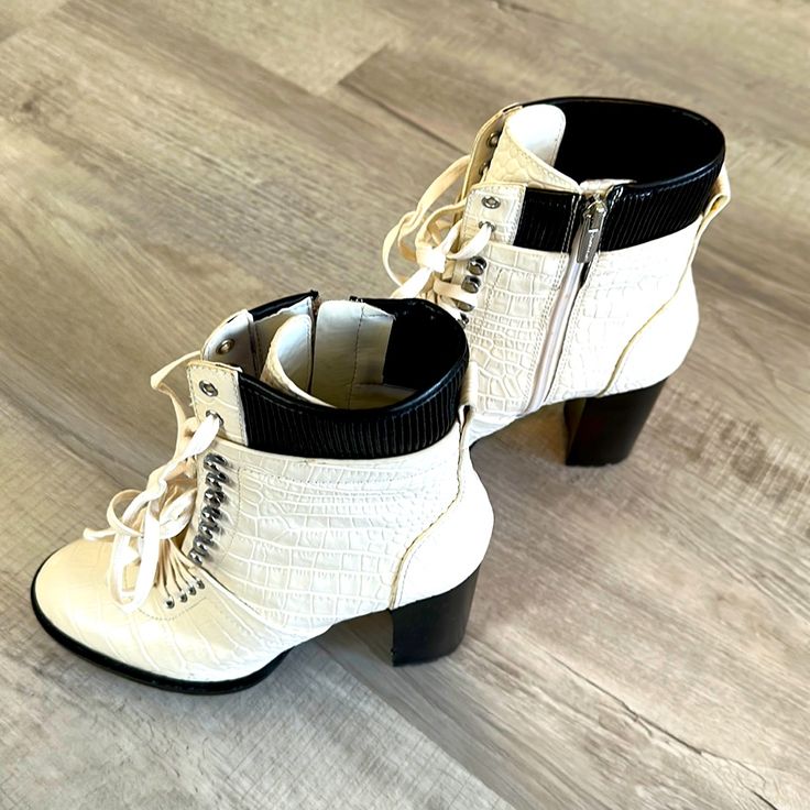 Vince Camuto Ermania Lace-Up Bootie Women's Size 9 Vc-Ermania Croco Embossed Leather Your Getting Another Inch Of Height With These Kicks! Cream Ankle-high Lace-up Boots For Fall, Cream Lace-up Ankle-high Boots For Fall, Trendy Cream Lace-up Boots, Cream Faux Leather Heels With Round Toe, Cream Lace-up Boots With Round Toe For Spring, Cream Round Toe Lace-up Boots For Spring, Cream Lace-up Boots For Spring, Trendy Cream Lace-up Heels, Casual Cream Heels For Winter