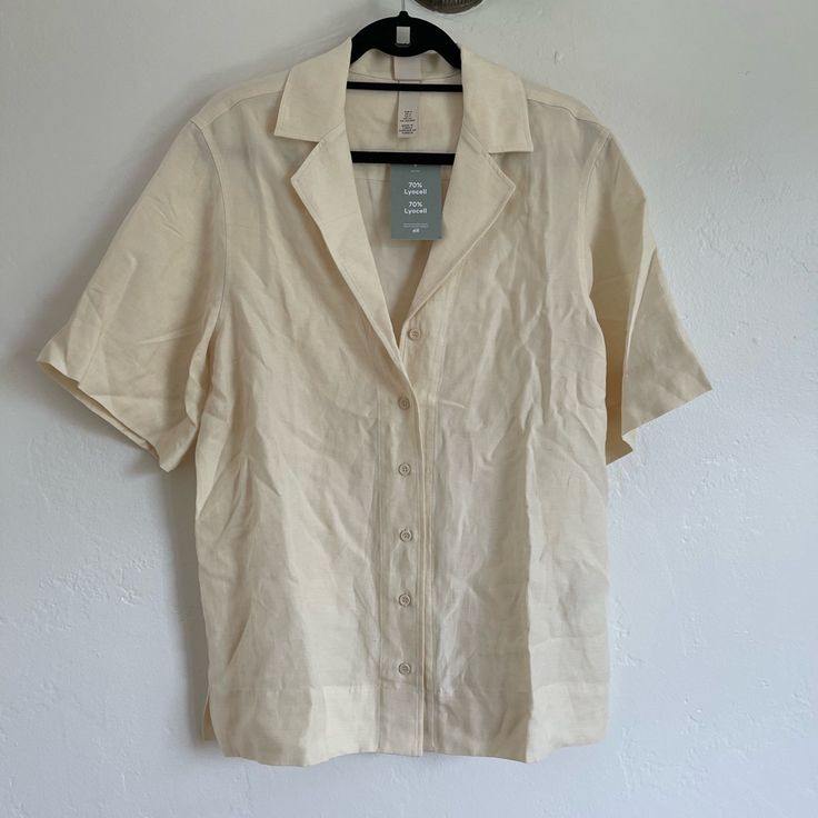 H&M Blouse. Perfect For Spring And Summer Beige Collared Tops For Vacation, Collared Beige Tops For Vacation, Classic Cream Linen Top, Classic Beige Blouse For Summer, Spring Neutral Collared Shirt, Beige Collared Top For Summer, Neutral Collared Shirt For Spring, Collared Beige Top For Summer, H&m Short Sleeve Tops For Work