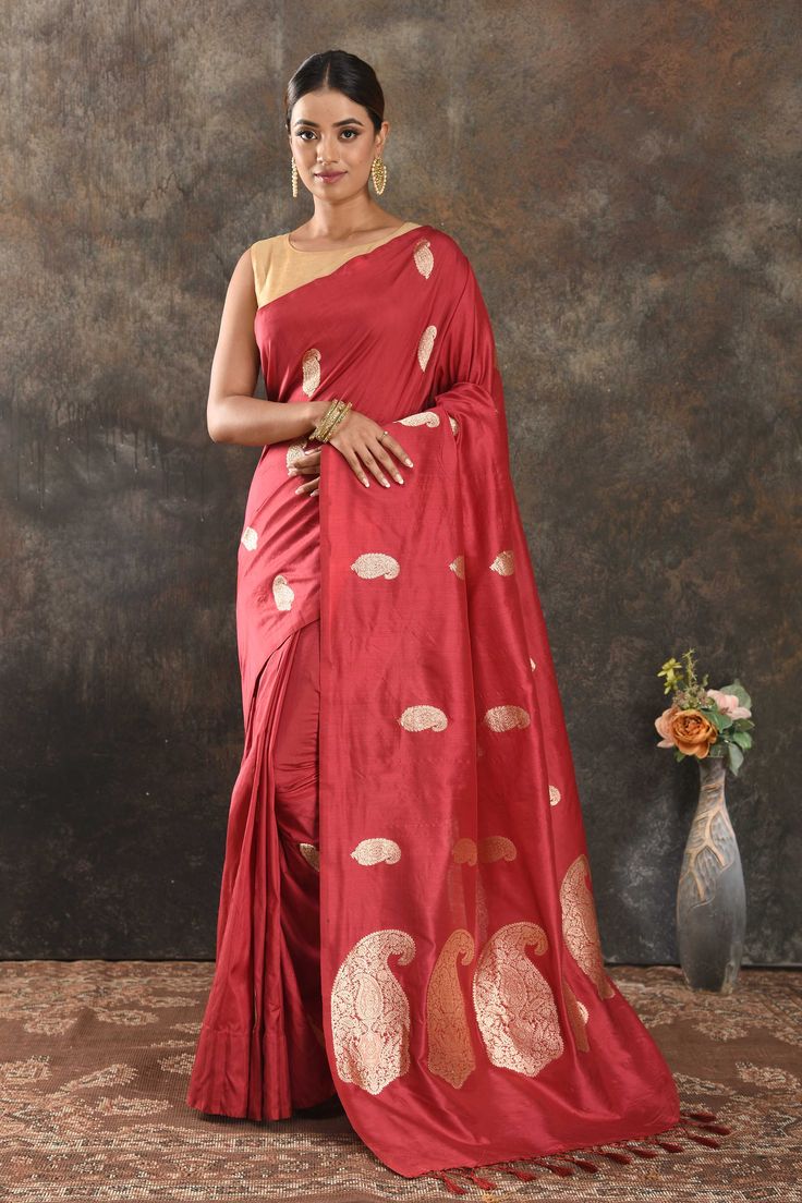 Buy beautiful red silk saree online in USA with silver zari paisley buta. Be vision of elegance on special occasions in exquisite designer sarees, handwoven sarees, georgette sarees, embroidered sarees, Banarasi sarees from Pure Elegance Indian saree store in USA.-full view Silk Saree With Silver Zari, Red Silk Saree, Fashion Journals, Traditional Fabric, Silk Sari, Silk Sarees Online, Banarasi Sarees, Georgette Sarees, Red Silk