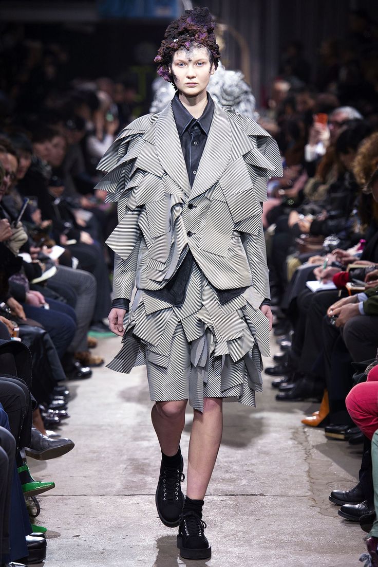 Comme des Garçons Fall 2013 Ready-to-Wear Collection | Vogue