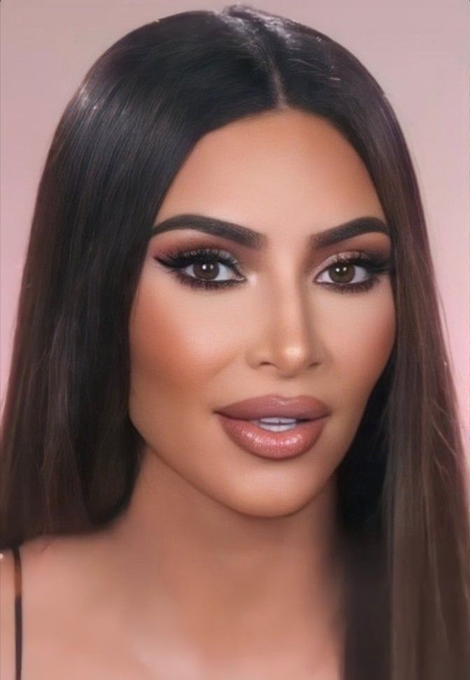 Makeup Ideas Kim Kardashian, Celebrity Smokey Eye Makeup, Kim Kardashian Brows, Kim Kardashian Make Up 2023, Kim K Glam Makeup, Kim K Smokey Eye Makeup, Glam Makeup For Brown Eyes Brunettes, Kim Kardashian Glam Makeup, Kim K Smokey Eye