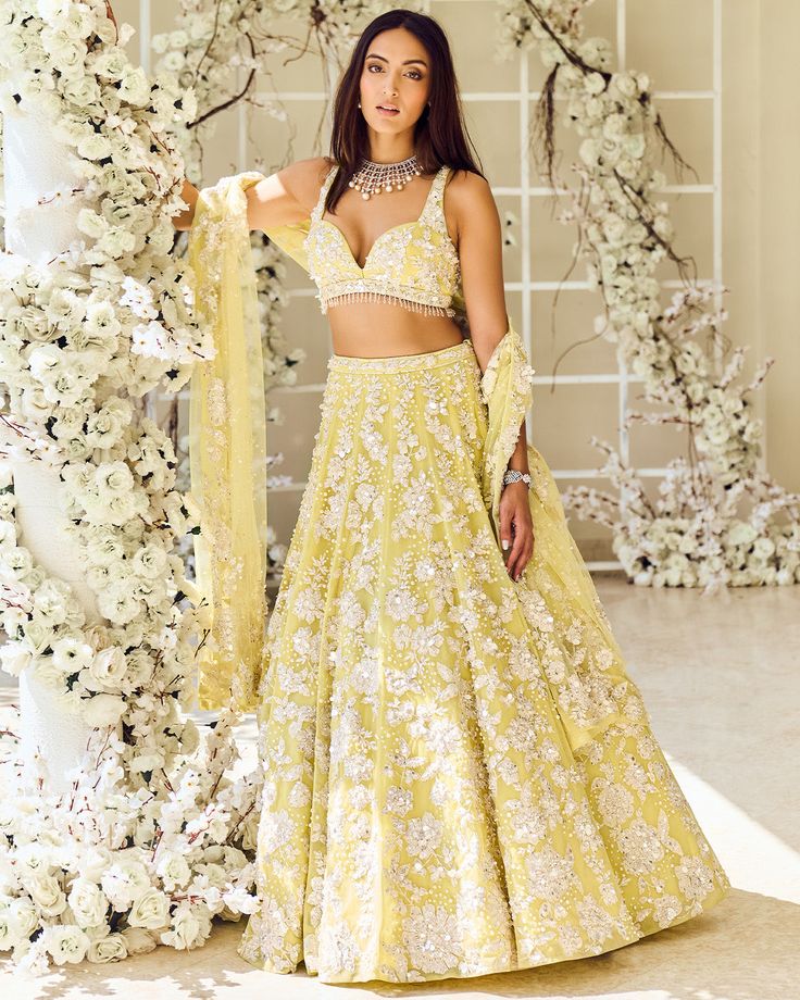 Lime Yellow Lehenga, Pastel Yellow Lehenga, Pastel Lehenga Simple, Lime Yellow Outfit, Pastel Color Lehenga, Yellow Lengha, Haldi Outfits For Bride, Lehenga Simple, Pastel Edit