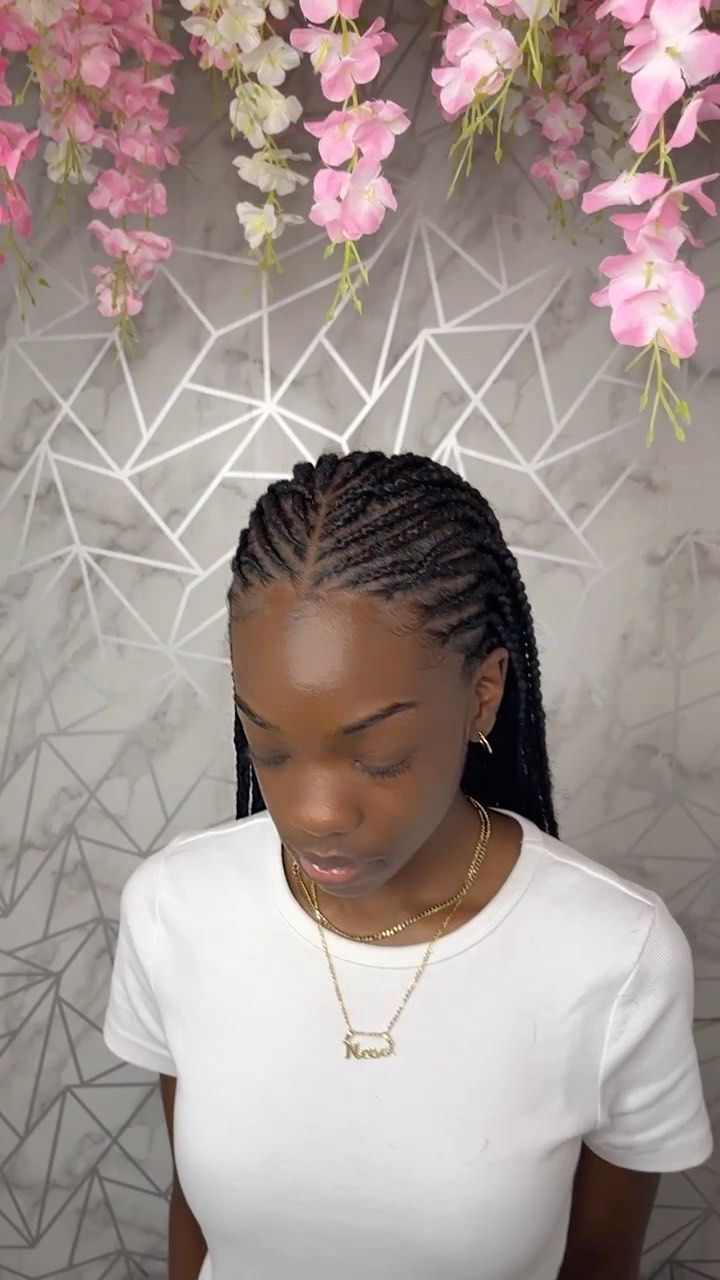 Basic Fulani Braids, Fulani Braids No Edges, Fulani Braids Back View, Simple Fulani Braids Hairstyles, Fulani Braids Big Forehead, Fulani Ponytail, Criss Cross Fulani Braids, Middle Part Fulani Braids, Fulani Braids With Curls At The End