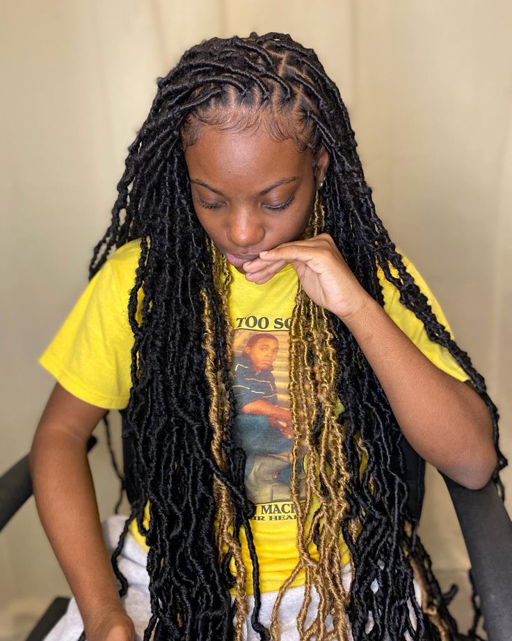 Micro Soft Locs, Soft Locs With Brown, Soft Locs With Peek A Boo Color, Medium Size Soft Locs, Peekaboo Locs Brown, Blonde Peekaboo Locs, Soft Locs Small, Peek A Boo Soft Locs, Soft Locs Peek A Boo