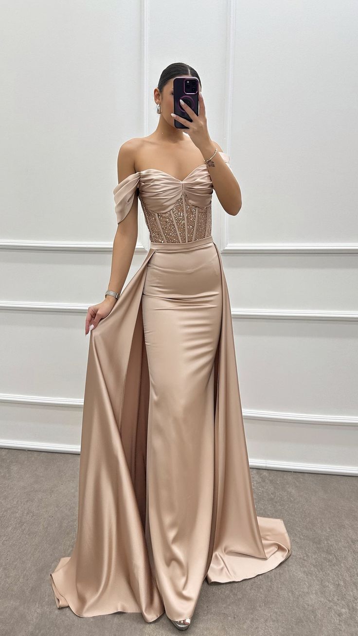 This stunning evening dress features a fabric blend of 50% cotton, 35% polyester, and 15% elastane. Find the essential washing instructions conveniently provided on the product label.  Model's Measurements: Height: 1.73 meters - 5'8 Bust: 86 cm - 34 inc Waist: 62 cm - 24 inc Hips: 94 cm - 37 inc Weight: 55 kg - 121 lbs If you are unsure about your size please message me your height and weight. So i can recommend the correct size for you. Glamorous Satin Evening Dress With Sweep Train, Stretch Satin Dress With Sweep Train, Stretch Satin Evening Dress For Gala, Floor-length Stretch Satin Gown, Stretch Satin Floor-length Gown, Fitted Satin Maxi Dress With Sweep Train, Fitted Satin Maxi Dress For Gala, Off-shoulder Stretch Satin Dresses, Stretch Satin Off-shoulder Dresses