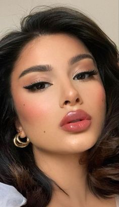 Makeup Looks For Rounded Face, Nursing Makeup Looks, Make Up Ideas For Morena, Makeup With Moles, Simple Makeup Looks For Round Face, Clear Skin Makeup Look, Mexican Make Up Looks, Make Up For Round Faces, Soft Features Makeup