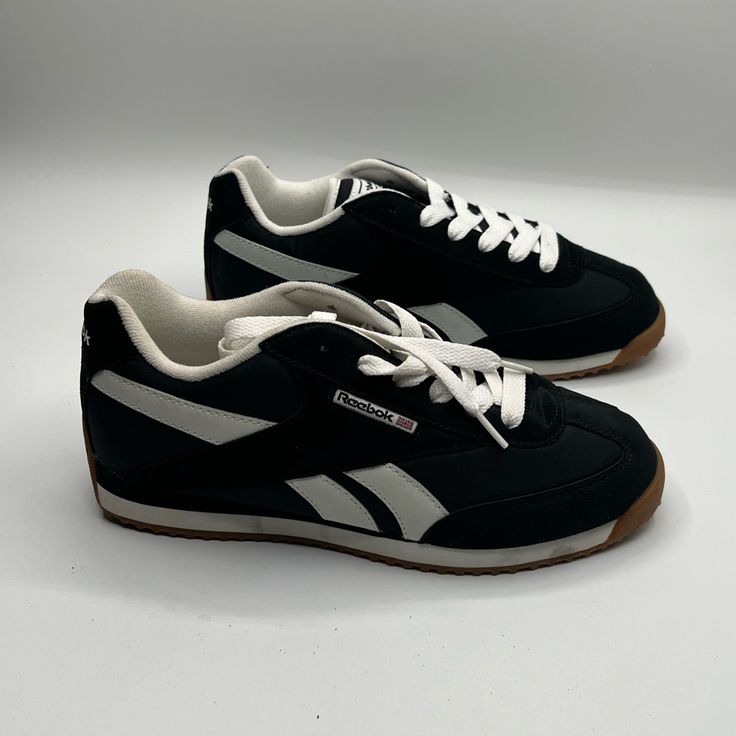 New In Box, Reebok Nylon Sneakers... Black And White With Gum Sole. As Is.. Last One Available. 80d Shoes, Vintage Sketchers Shoes, Black Sneakers Aesthetic, Cheap Black Shoes, Reebok Vintage Sneakers, Cute Black Sneakers, Reebok Sneakers Outfit, Slim Sneakers, Black Sneakers For Women