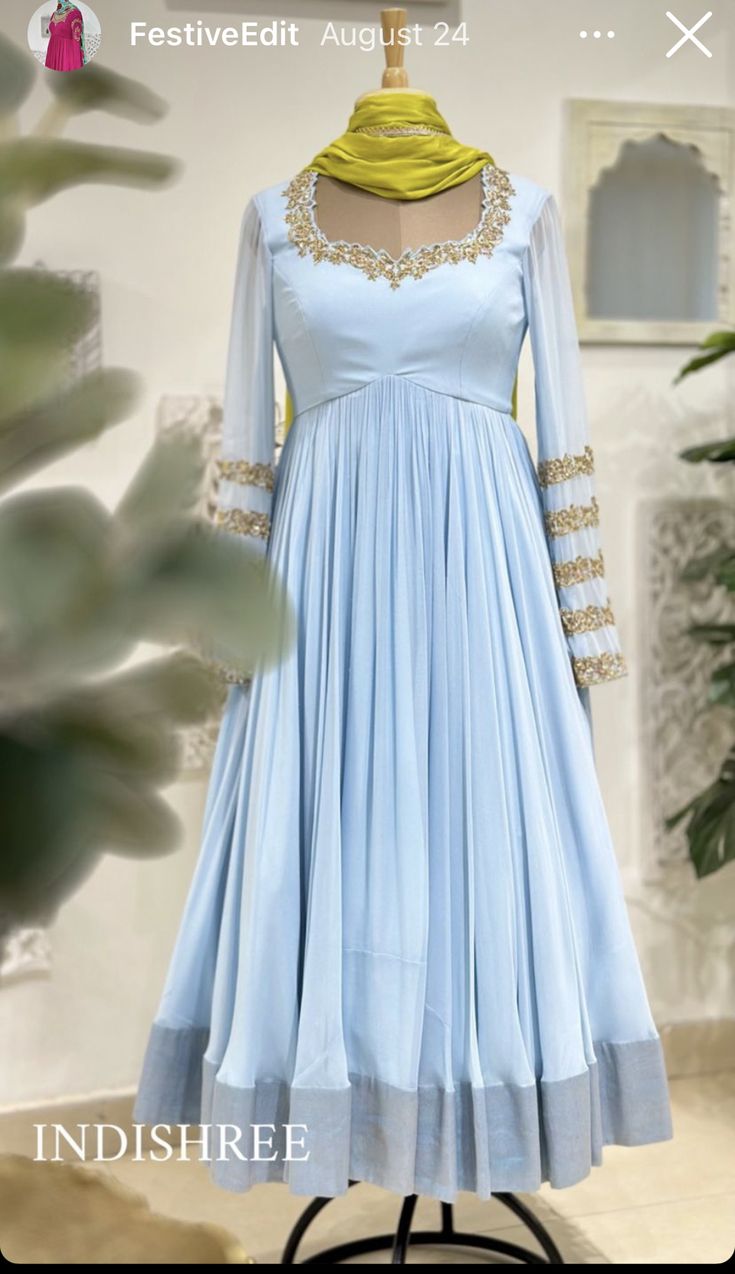 Long Frock Sleeves Designs, Saree Anarkali Dress, Designer Anarkali Dresses, Long Gown Design, Anarkali Dress Pattern, Long Kurti Designs, Long Dress Design, Girls Frock Design, Indian Dresses Traditional