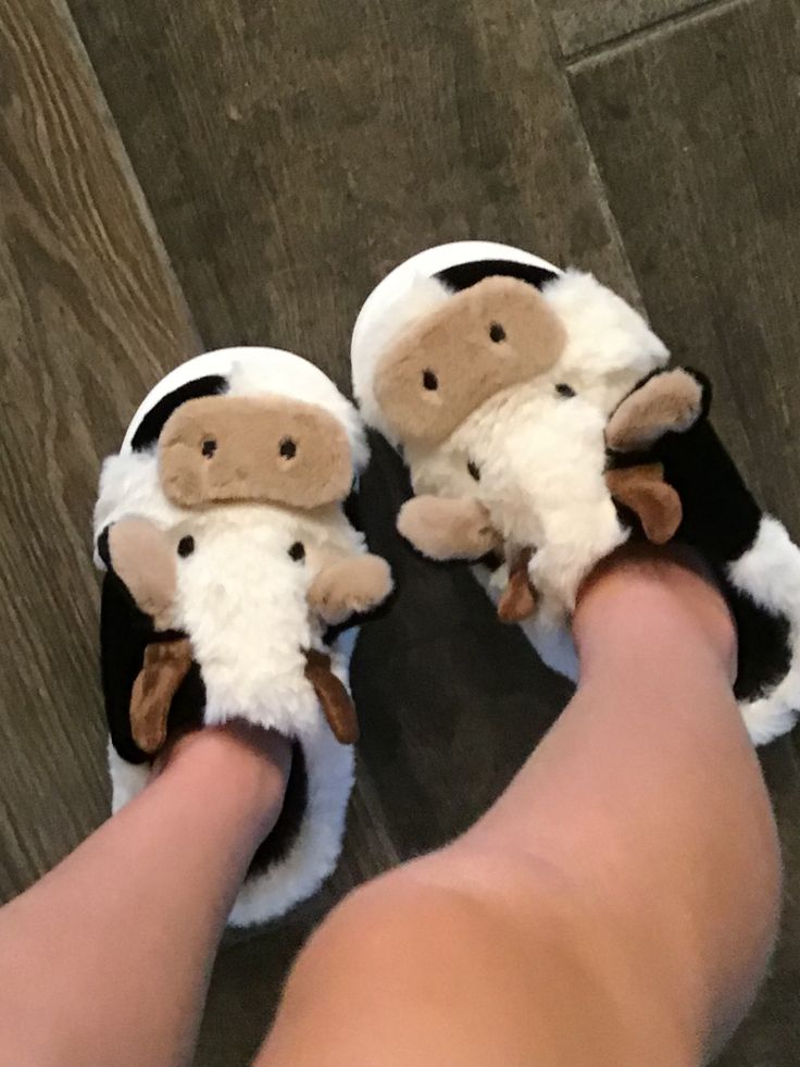 Cow Slippers, Animal Slippers, The Cow, Cute Aesthetic, Slides, Cow, Slippers, Tumblr, Animals