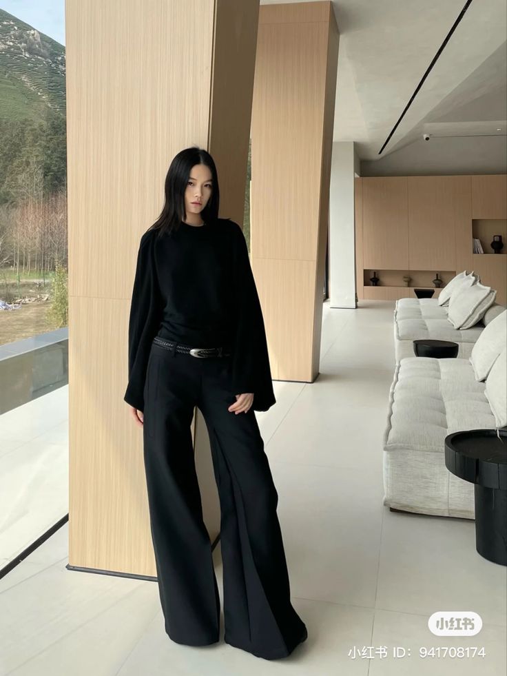 Cool Outfits Women Chic, All Black Outfit Pop Of Color, Vogue Runway 2023 2024, Xg Clothes, Semi Fancy Outfits, Full Black Outfits For Women, Full Black Outfit Classy, Black Suit Pants Outfit, Elegant Korean Outfit