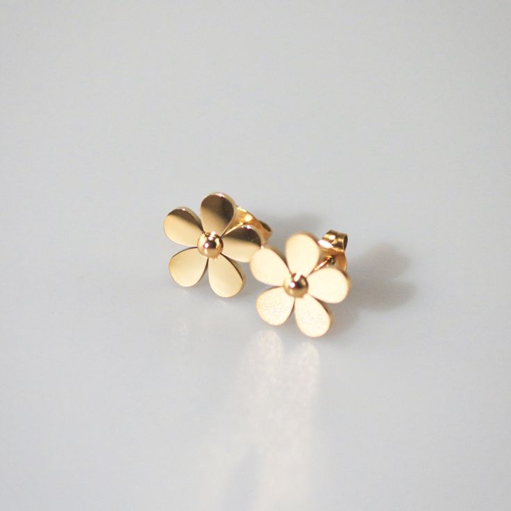 Meideya Jewelry Flower Stud Earrings gold Earrings Cute Simple, Cheap Gold Birth Flower Earrings, Gold Flower Earrings Studs, Golden Studs Earrings, 14k Gold Flower Earrings For Gift, Gold Flower Earrings With 3d Flowers, Flower Shaped Tarnish Resistant Earrings For Gift, Dainty Gold Earrings With 3d Flowers, Nickel-free Yellow Gold Flower Earrings