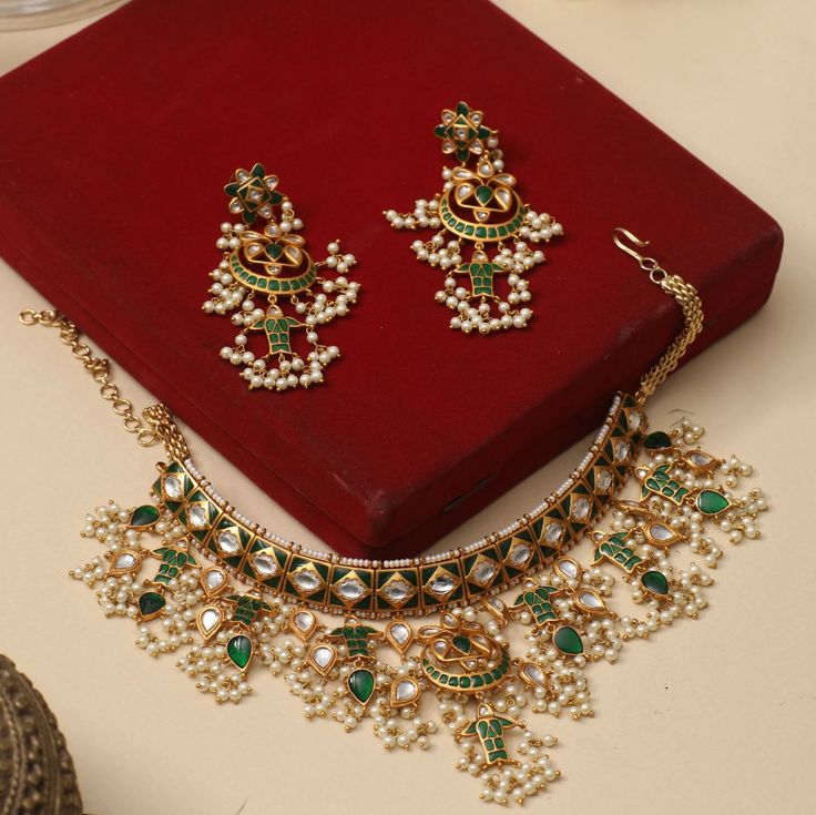 Antique Necklace Set, Vintage Indian Jewelry, Hyderabadi Jewelry, Kundan Jewellery Bridal, Elegant Choker, Inexpensive Jewelry, Kundan Jewellery Set, Antique Necklaces Design, Kundan Necklace Set