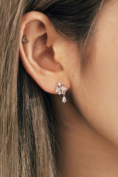 KOODING carries the latest SOO & SOO earrings. KOODING is the global leading shopping website in providing authentic Korean fashion, beauty and lifestyle items, including clothing, cosmetics, shoes, accessories, and bags in affordable, fast, easy, and safe way. Teardrop Earrings With Flower Charm, Pin Earrings, Earrings For Sale, Silver Pin, Minimal Jewelry, Shopping Website, Hanging Earrings, Affordable Jewelry, Star Flower