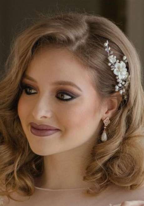 Beautiful Bridal Hairstyles For Short Hair Bridal Hairstyles For Short Hair, Short Bridal Hair, Formal Hairstyles For Short Hair, Short Hair Bride, Mother Of The Bride Hair, How To Curl Short Hair, Quince Hairstyles, Hair Twist Styles, Hair Homecoming