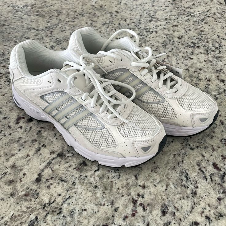 Exclusive - Adidas Originals - Response Cl Women’s - Size 10 Us Adidas Originals Shoes, Adidas Women, Gray White, Adidas Originals, Size 10, Adidas, Women Shoes, The Originals, 10 Things