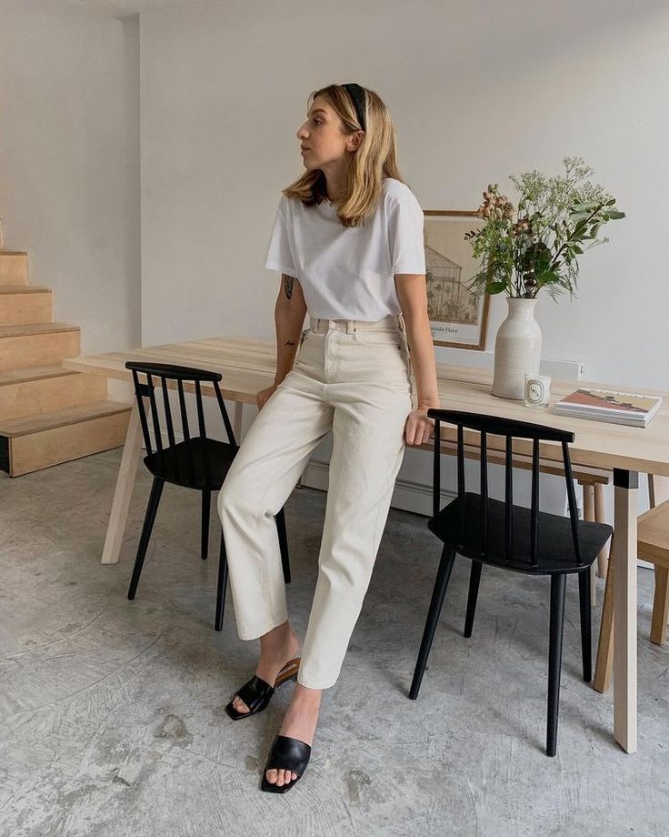 The Best Off-White Jeans to Complete Your Spring Wardrobe Jeans And T Shirt Outfit, Straight Leg Jeans Outfits, Off White Jeans, Skandinavian Fashion, 여름 스타일, Jeanne Damas, Look Retro, Outfits Black, Outfit Jeans