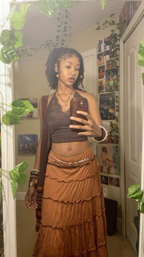 Earth Tone Black Women, Earthy Rnb Aesthetic, 90s Earthy Outfits, Earthy Feminine Style, Lauryn Hill Aesthetic Outfits, Earthy Black Men Aesthetic, Boho Earthy Outfits, Black Earthy Girl, Earthy Cardigan