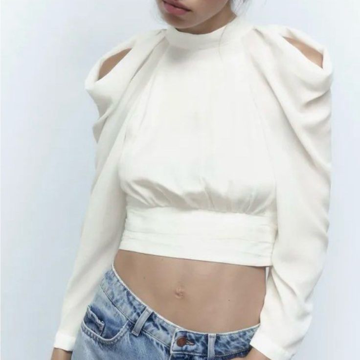 New With Tags Size M White Stretch Summer Padded Blouse Tops, Spring Party Padded Crop Top, Padded Crop Top For Spring Party, Chic Long Sleeve Padded Crop Top, Chic Cropped Blouse For Fall, Elegant White Crop Top For Fall, Elegant Crop Top For Brunch, Cropped Blouse For Spring Brunch, Chic Padded Blouse Crop Top For Fall