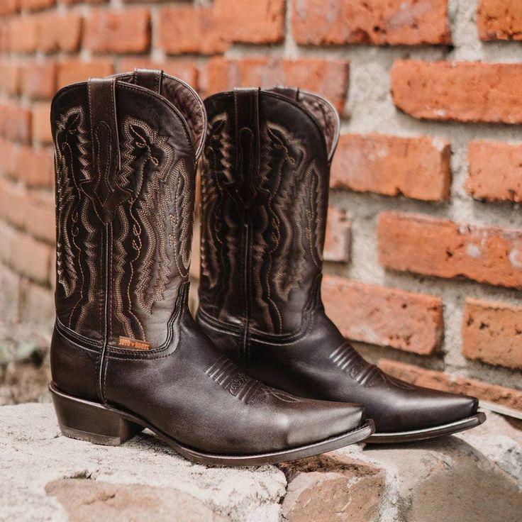 Show off classic Western style with this traditional cowboy boot, which offers high-quality construction and lasting comfort. These burnished leather boots are handcrafted in Leon, Guanajuato, Mexico with brown genuine leather throughout. The classic snip toe of this traditional style boot is accented with western stitching on the shaft and foot. These country boots will make help you create an authentic country look. These cowboy work boots are incredibly versatile‚ wear them every day or add a Country Wedding Boots, Kids Boots Boys, Brown Cowboy Boots, Wedding Boots, Country Boots, Genuine Leather Boots, Boys Boots, Cowboy Boot, Goodyear Welt