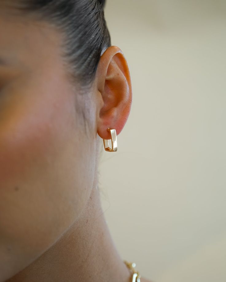 Get sleek and sophisticated with our Joss Geometric Hoops! Featuring a minimalist geometric design, these hoops can be worn everyday. EARRINGS FEATURE Material: 18K real gold/rhodium plated brass Size: 16x17mm Lead & Nickel-free b Modern Silver-colored Gold-plated Hoop Earrings, Modern Tarnish Resistant Hoop Earrings For Formal Occasions, Modern Hypoallergenic Huggie Earrings For Formal Occasions, Modern Hypoallergenic Huggie Earrings For Formal Events, Modern Tarnish-resistant Hoop Huggie Earrings, Minimalist Tarnish-resistant Huggie Earrings, Minimalist Polished Finish Huggie Earrings For Formal, Modern Gold Hoop Huggie Earrings, Modern Hypoallergenic Yellow Gold Huggie Earrings