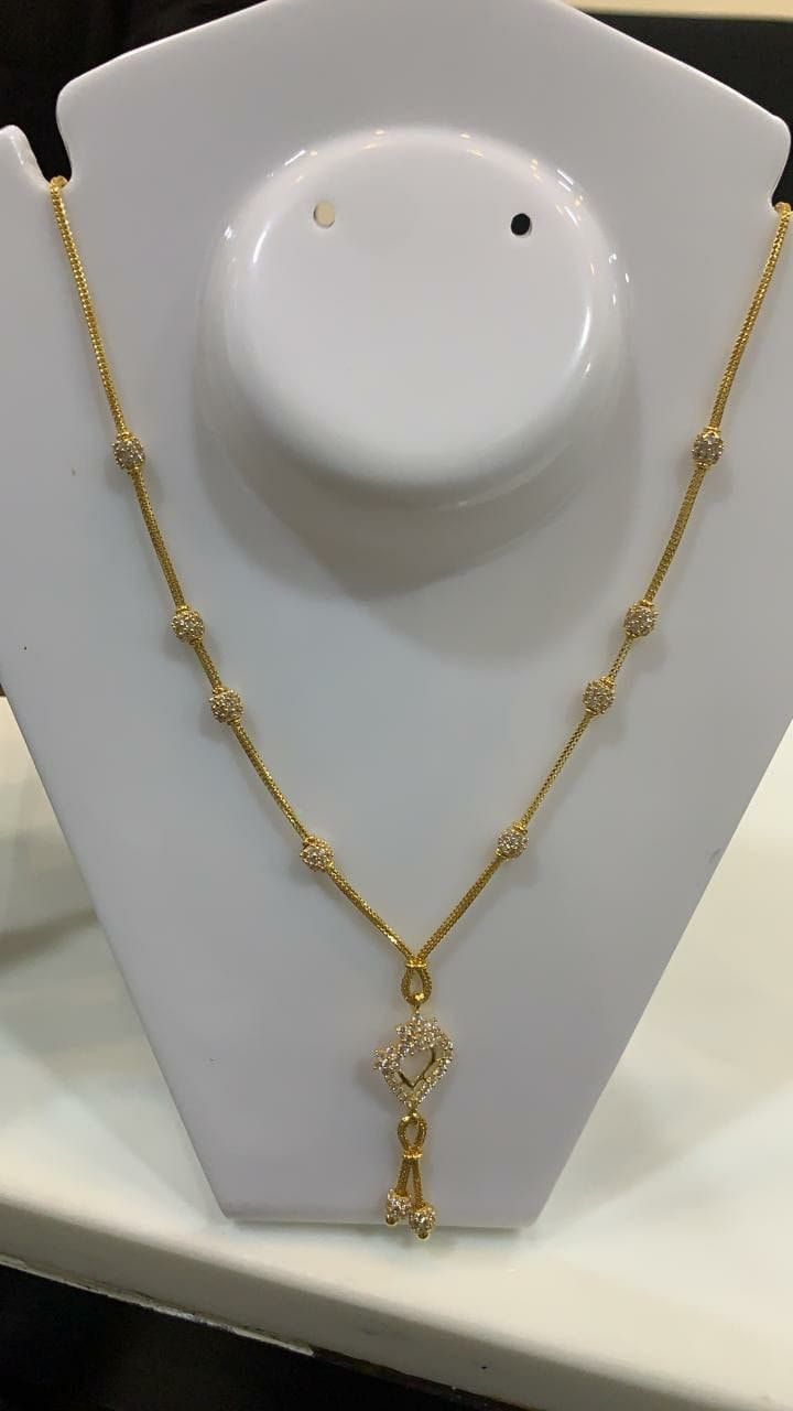 Gold latest necklace designs Gold Chain Designs For Women Latest, Latest Gold Chain Designs For Women, Gold Chain Designs For Women, Crochet Cable Knit, Latest Necklace Design, Beautiful Wedding Jewelry, Indian Gold Necklace Designs, Simple Necklace Designs, Wedding Jewellery Designs