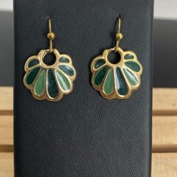 Dangling pierced earrings. Enameled shades of green in a leaf or maybe flower design. Gold tone base. Pierced ear hooks. See photo 3 for size reference.  Additional savings (20% off your order) at checkout when you purchase ANY 3 or more items. Sets count as "1" item. FREE Standard Shipping on orders of $35 or more. Flat rate shipping for orders under $35. Vintage items may have wear consistent with age. If you have any questions about a listing, please feel free to send a message here on Etsy. Chanel Perfume Bottle, Mid Century Earrings, Pierced Ear, Bottle Earrings, Rose Gold Earrings Studs, Accesories Jewelry, Beaded Tassel Earrings, Rose Gold Studs, Earrings Ear