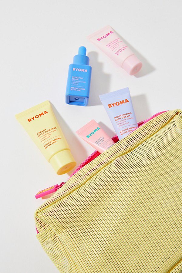 Essential skincare set by BYOMA featuring mini sizes of the Creamy Jelly Cleanser, Hydrating Serum, De-Puff + Brighten Eye Gel, Moisturizing Rich Cream & Moisturizing Gel-Cream. Formulated to help hydrate and support skin barrier health. Made vegan and cruelty free. Features Ultimate hydrating skincare set by BYOMA Mini sizes for easy skincare on-the-go Includes the essentials: Creamy Jelly Cleanser, Hydrating Serum, De-Puff + Brighten Eye Gel, Moisturizing Rich Cream & Moisturizing Gel-Cream Mesh makeup bag to carry your skincare wherever you go Alcohol & fragrance free Vegan & cruelty free Content + Care Includes Creamy Jelly Cleanser, Hydrating Serum, De-Puff + Brighten Eye Gel, Moisturizing Rich Cream, Moisturizing Gel-Cream & a makeup bag BYOMA Creamy Jelly Cleanser: Aqua, Cocamidopro Teen Skincare Routine, Byoma Skincare, Glowing Body Skin, Skincare Haul, Gentle Skincare, Easy Skincare, Hydrating Skincare, Jelly Cleanser, Trending Skincare