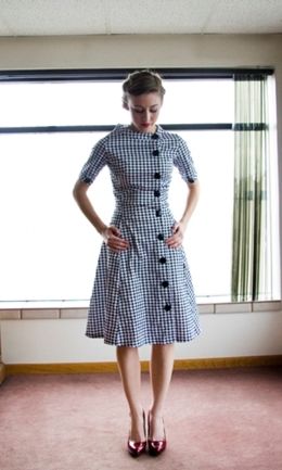 #Modest doesn’t mean frumpy. #DressingWithDignity #fashion #style www.ColleenHammond.com www.TotalimageInstitute.com Fashion 60s, Lucille Ball, Dress Retro, Houndstooth Dress, 50 Style, 60s Dress, Vestidos Vintage, Indian Designer Wear, Mode Vintage