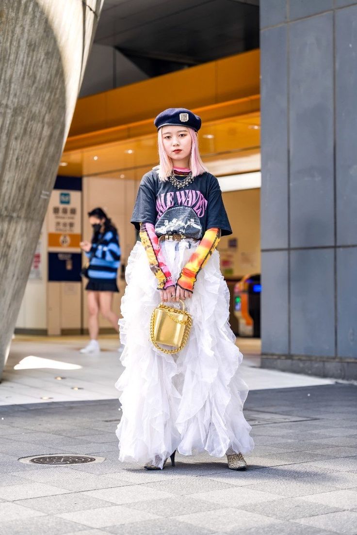 The best street style from the Tokyo Fashion Week fall/winter 2023 shows 2023 Tokyo Fashion, Tokyo Outfits Spring, Japanese Fashion Street Tokyo Style, Japanese Outfits Street Style, Japan Style Outfits, Japan Street Fashion, Tokyo Fashion Street, Tokyo Fashion Week Street Styles, Tokyo Outfits