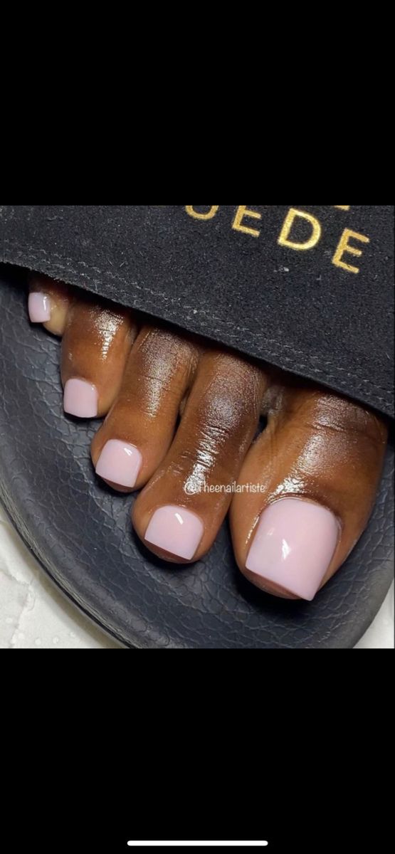 Women Pedicure Ideas, Spring Gel Toe Nails Ideas, Light Pink Gel Pedicure, Pink Pedicure Black Women, Summer Nails 2024 Pedicure, Pedicure Pink Toenails, Pink Milk Bath Nails, Natural Pink Pedicure, Pale Pink Pedicure Toenails