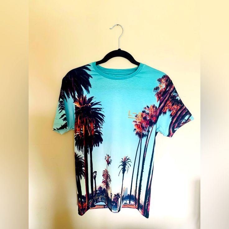 Brand New W/ Tags. River Island Men's T-Shirt Palm Tree Graphic Print Los Angeles Logo Print Crew Neck Short Sleeve 95% Polyester, 5% Elastane Cool Iron Machine Wash At Max 40c Gentle Do Not Bleach Do Not Tumble Dry Do Not Dry Clean Spring Crew Neck T-shirt With Palm Tree Print, Relaxed Fit Palm Tree Print T-shirt, Spring Palm Tree Print Short Sleeve T-shirt, Relaxed Fit Cotton T-shirt With Palm Tree Print, Cotton T-shirt With Palm Tree Print In Relaxed Fit, Graphic Tee With Palm Tree Print And Crew Neck, Casual Palm Tree Print T-shirt For Spring, Casual Crew Neck Top With Palm Tree Print, Casual Cotton T-shirt With Palm Tree Print