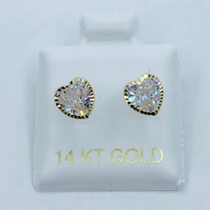 14k Gold earrings heart ❤️ girl or women studs  ❤️ Yellow gold with white or pink cubic zirconia 6mm  ❤️ screw back    ❤️ Includes a box  Check out my other jewelry  ❤️ aretes de corazón de 6 milímetros  ❤️ Tornillo  ❤️ Incluye Cajita ❤️ Oro de 14 Kilates  ❤️ broqueles  ❤️ Piedra blanca o rosa zirconia 14k Gold Diamond Cut Heart Earrings, 14k Gold Heart Pierced Earrings, Gold Heart Earrings With Prong Setting For Wedding, 14k Gold Round Heart Pierced Earrings, 14k Gold Heart-shaped Diamond Cut Earrings, 14k Gold Heart Earrings With Diamond Cut, Gold Heart Earrings Diamond Cut Gift, 14k Gold Screw Back Earrings For Anniversary, Gold 14k Heart Earrings With Prong Setting