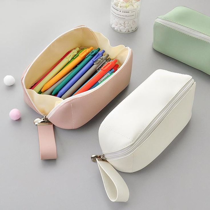 These functional PU solid color pencil cases have large enough capacity to hold 45 pens.The zipper is smooth and can be opened and closed easily. Hand strap design. easy to carry Size: 185*65*65MM Kawaii Pencil, Plush Bags, Mini Notebooks, Stationery Storage, Hand Strap, Pencil Cases, Bunny Plush, Color Pencil, Button Flowers