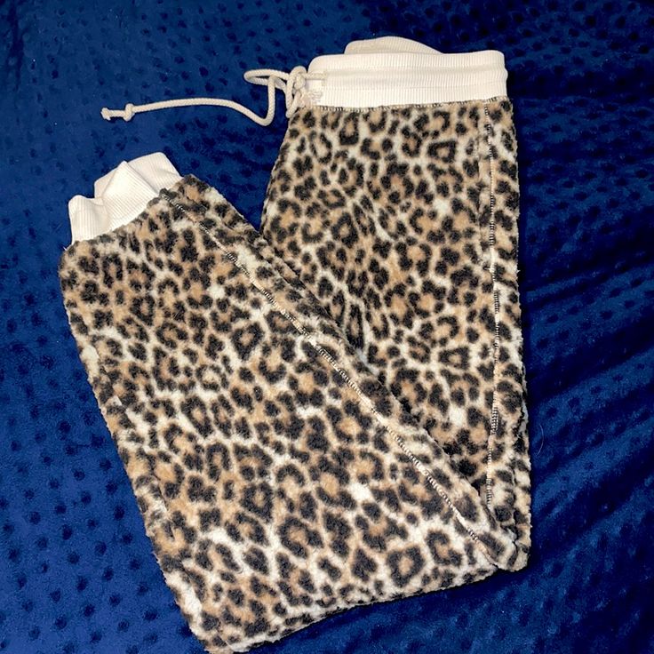 American Eagle Cheetah Pajama Pants They Are Soft And Cozy, Never Worn! So They Are In Good Condition. Acid Bath, Nose Drawing, My Shopping List, Fits Clothes, Beads Bracelet Design, Bracelet Design, Beads Bracelet, Fit Inspo, Pants Color