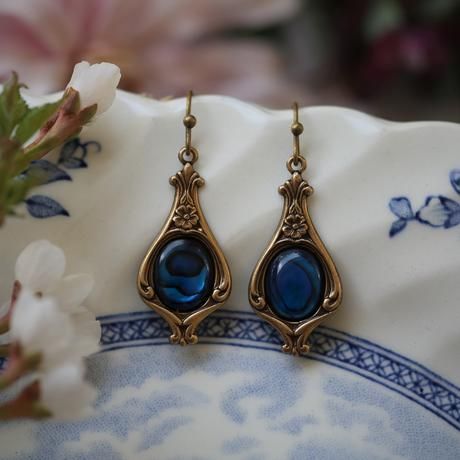 Earrings | Ragtrader Vintage Bijoux Art Nouveau, Victorian Earrings, Funky Jewelry, Jewelry Lookbook, Victorian Jewelry, Vintage Victorian, Moda Vintage, Fantasy Jewelry, Dream Jewelry