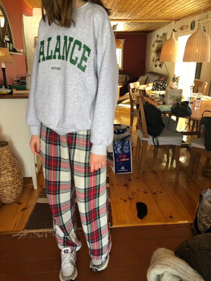 Pajama Pants Outfit Aesthetic, Pajama Pants Aesthetic, Pants Aesthetic Outfit, Check Pajamas, Girls Christmas Pjs, Pajama Pants Outfit, Christmas Pj Pants, Pants Aesthetic, Pj Outfit