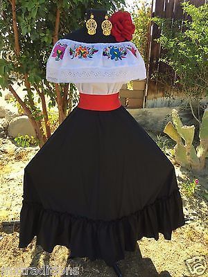 Mexican Style Dresses, Mexican Quinceanera Dresses, Mexican Birthday Parties, Traditional Mexican Dress, Mexican Party Theme, Mexican Fashion, Fiesta Outfit, Mexican Dress, Mexican Outfit