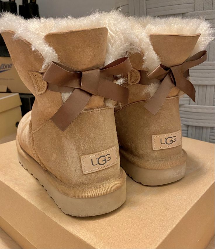 Uggs Mini, Boots With Bows, Ugg Boots With Bows, Boots Uggs, Ugh Boots, Cute Uggs, Uggs With Bows, Best Winter Boots, Mini Baileys