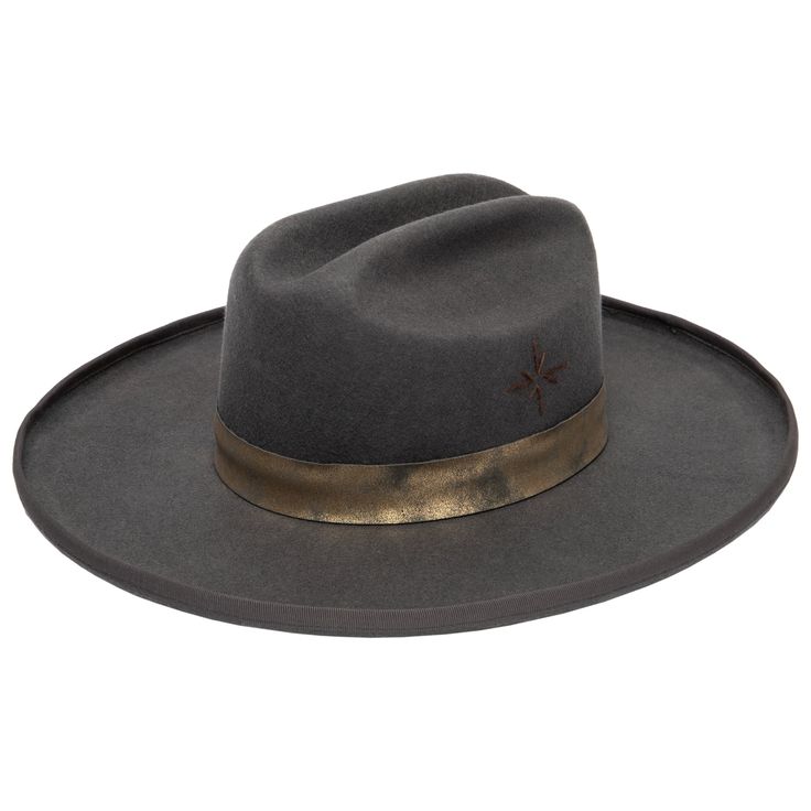 Taking inspiration from the most traditional cowboy hat - the cattleman crease in our bold flat brim silhouette. Our star for the collection, The June is a daring statement piece. Rolled up Pencil, brim, hand embroidered arrows and gold foil band around the crown adds to all the boldness of this fedora. Features : Brim Size: 4" 100% wool Color: Charcoal Women's one size ( 57 cm, 22.5 inches) Stiff wool felt cattlemen with pencil roll brim, foil faux leather band, and hand embroidered arrows