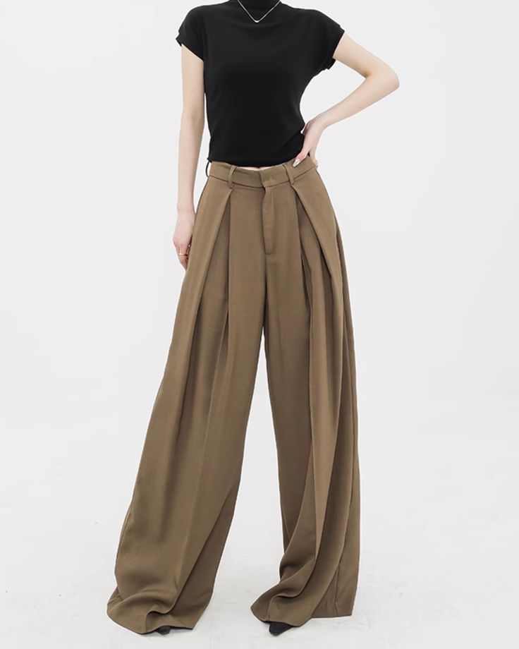 Wide pants that can be worn with a wide variety of combinations.

The texture of the material, which has a smooth and beautiful falling feel, is also one of its charms.

A versatile item that will update even simple outfits.
◾️Model
Height/Weight：163cm(64.1in)/44kg(97.0lb)
Fitting Size：S





Cm
(inches)

Length
Waist
Hip


S
104(40.9)
62(24.4)
102(40.1)


M
106(41.7)
66(25.9)
106(41.7)


L
108(42.5)
70(27.5)
110(43.3)


XL
110(43.3)
74(29.1)
114(44.8) Wide Pants, Height And Weight, Fashion Sketches, Simple Outfits, Brown And Grey, Black Color, Black And Brown, Charms, Texture