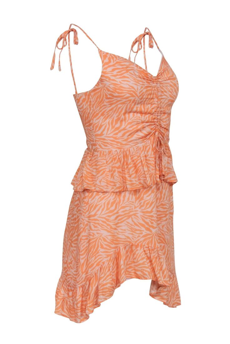 Look bright and feel breezy in Suboo's pattern play dress! Featuring a tiered ruffle detail, tie straps, and a sunny escape vibe, get ready to take on the day in style. This look is summer-approved once paired platform sandals and a crossbody bag! Size S Shell 100% Rayon Lining 100% Rayon Invisible side zipper Sleeveless tie straps Smocked back Ruched drawstring front Ruffled tiered skirt Bust 30" Waist 27" Shoulder to hem 34" Pattern Play, Play Dress, Tiered Skirt, Ruffle Dress, Platform Sandals, Side Zipper, Smocking, Lilac, Crossbody Bag