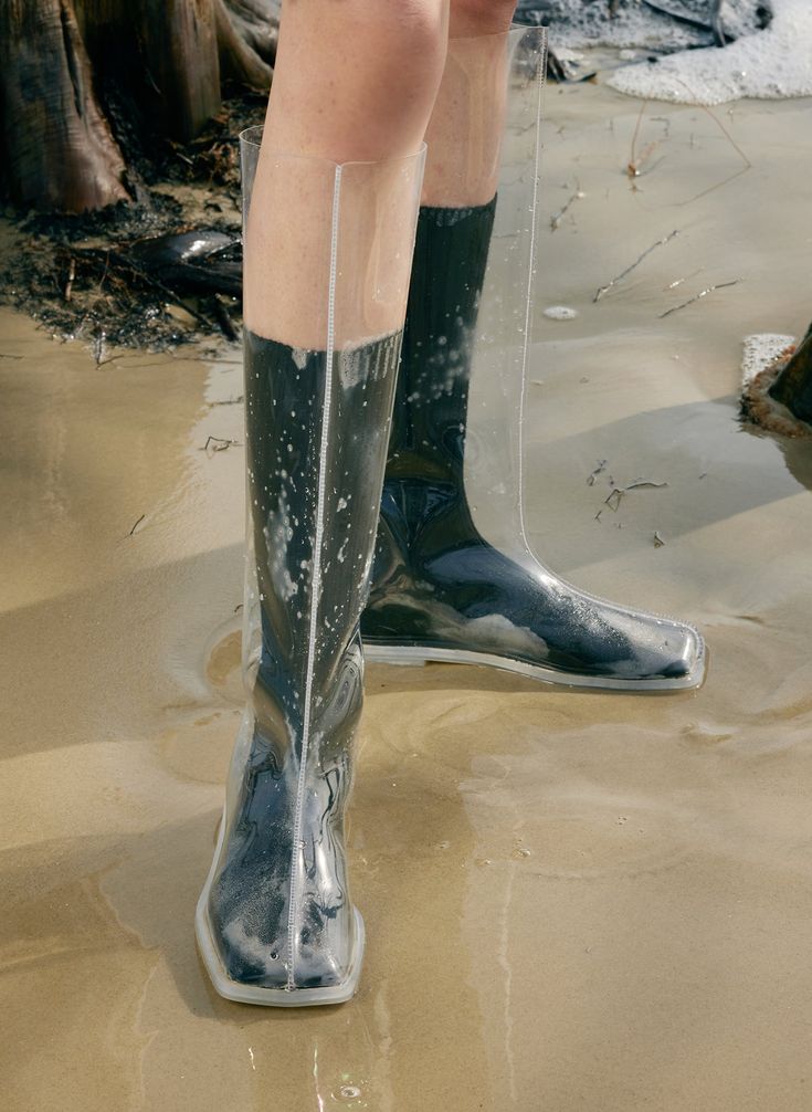 New for Fall 2024 is Mookie, our clear PVC rain boot that is not only functional—yes, it is, in fact, water resistant—but sartorial, too. Come rain or sleet (or even shine), this style maximizes outfitting opportunities with minimal effort required. Pair them back to socks from the Ring of your choice, to fully lean in creatively, while remaining pragmatic, too. Style Number: SF24MO3050 Available in: Clear Care Instructions: We have selected the most qualitative of materials to create our footwe Fubuki Boots, Tall Rain Boots Outfit, Stylish Rain Boots, Water Boots, Best Rain Boots, Sock Boot, Lean In, Rain Shoes, Rain Boot