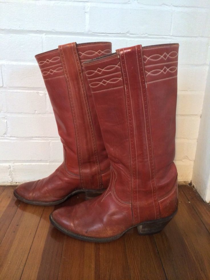 Here's a great pair if vintage men's Tony Lama Boots Size 9.  They are a deep cordovan color & in good vintage shape.  They have great detail & stitching on the top & bottom.  These boots are so cool I wish they fit me.  If you like a great vintage boot style, these are the boots for you.  City slickers can rock these in their best vintage or designer denim & tee!! Don't miss out on these rare bad boys! Vintage Goodyear Welted Boots For Fall, Vintage Round Toe Boots For Ranch, Vintage Brown Boots For Western-themed Events, Vintage Leather Lined Boots For Fall, Vintage Brown Boots For Fall, Vintage Brown Round Toe Boots, Vintage Brown Boots With Round Toe, Vintage Leather-lined Boots For Fall, Vintage Brown Boots With Leather Lining