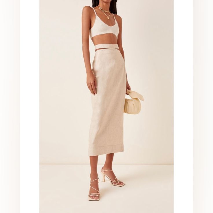 Jacquemus La Jupe Valerie Linen Pencil Midi Tube Skirt. Sand Woven Pencil Skirt. Concealed Zip Fastening At The Back. New With Tags. Size 34 Chic Fitted Wrap Skirt For Brunch, Elegant Lined Skirt For Brunch, Elegant Relaxed Skirt For Brunch, Elegant Pencil Skirt For Brunch, Elegant Beige Lined Wrap Skirt, Elegant Lined Wrap Skirt For Beach, Elegant Maxi Skirt For Brunch, Chic Wrap Skirt For Vacation, Chic Pencil Skirt Bottoms For Brunch