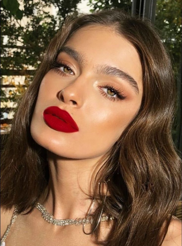 Makeup Bibir, Red Lips Makeup Look, Maquillage On Fleek, Lipstick Liquid, Red Lipstick Makeup, Bright Red Lipstick, Makeup Pengantin, Makeup Tip, Street Fits