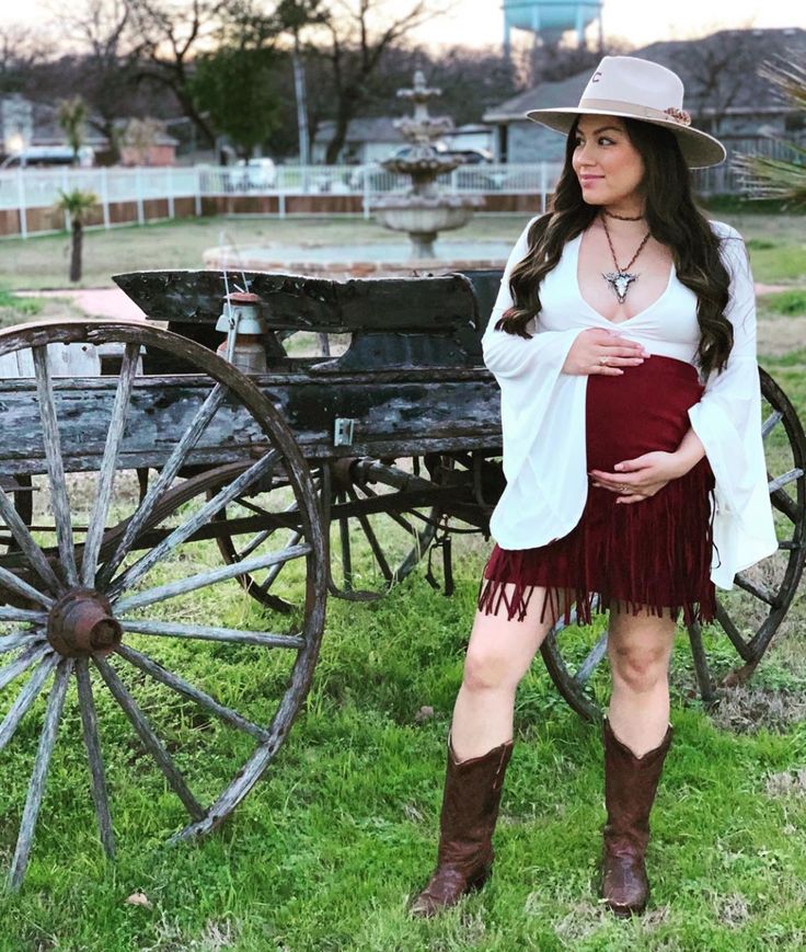 Cowgirl Outfits For Pregnant Women, Country Concert Outfit For Pregnant Women, Western Outfit Pregnant, Rodeo Outfits Pregnant, Rodeo Outfits For Pregnant Women, Western Outfits Pregnant Women, Western Gender Reveal Outfit, Cowgirl Pregnancy Outfits, Pregnancy Western Outfit