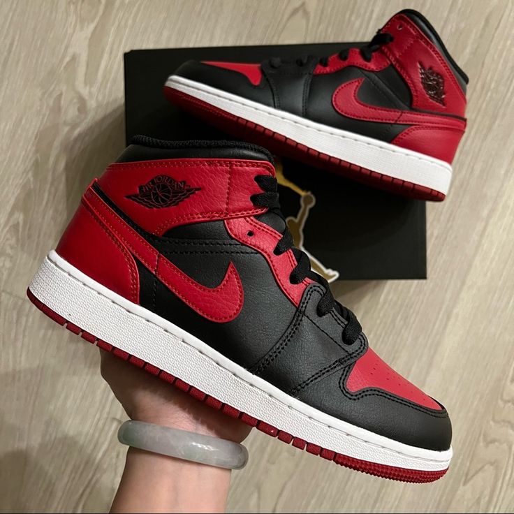 Air Jordan 1 Mid Banned Size: 4.5y Gs= 6 Womens Brand New With Original Box & Sticker Jordan 1 Mid Banned, Jordans Black And Red, Nike Shoes Photo, Best Shoes For Women, Box Sticker, Trendy Shoes Sneakers, Nike Fashion Shoes, Black Nike Shoes, Pretty Shoes Sneakers