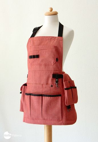 a mannequin wearing an apron with pockets on the front and straps at the back